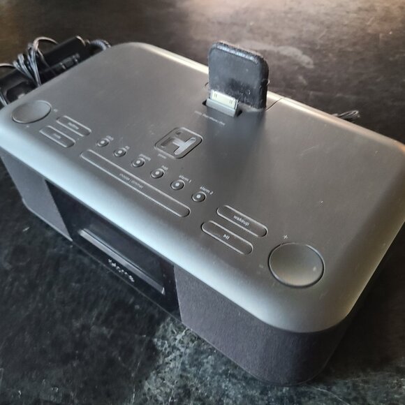 iHOME Model: D95 - Picture 2 of 6